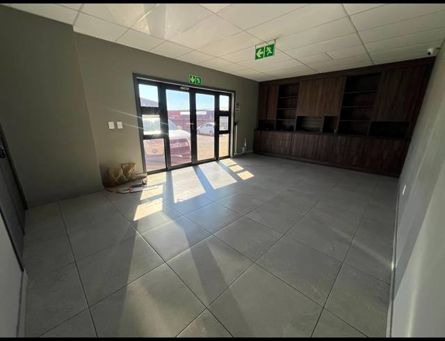 2,865M² WAREHOUSE TO LET IN KNOPJESLAAGTE